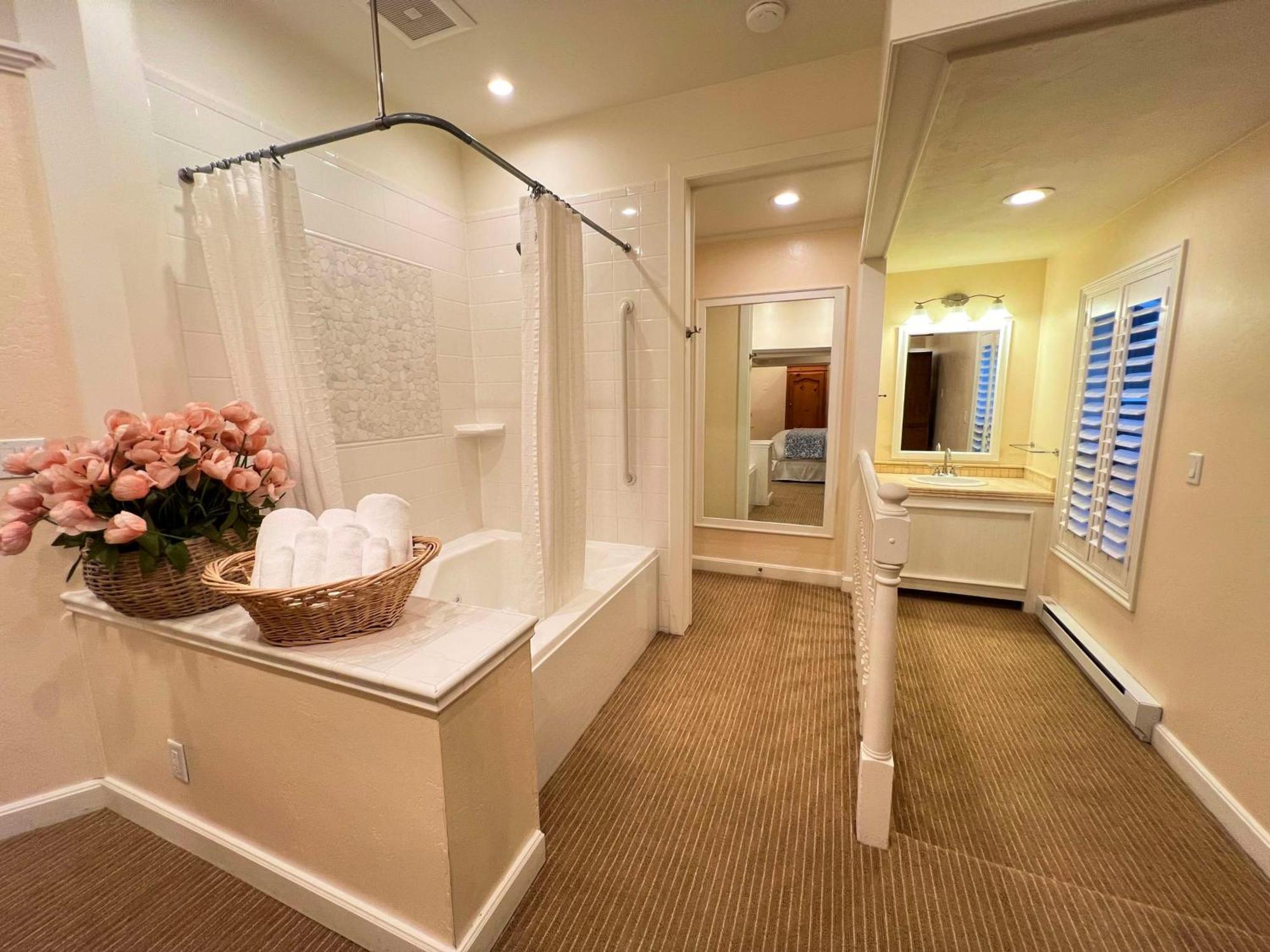 Best Western Grandma'S Feather Bed Mendenhaven Exterior photo